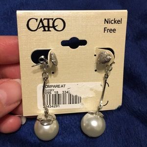 Brand new never worn Cato earrings!